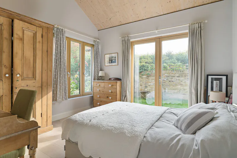Bedroom at Converted stables in Putney, D2696 (photo 20)