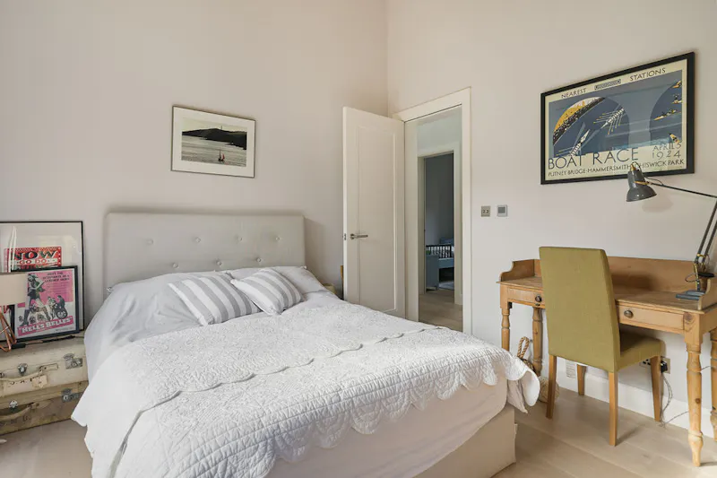 Converted stables in Putney, D2696 (photo 21)