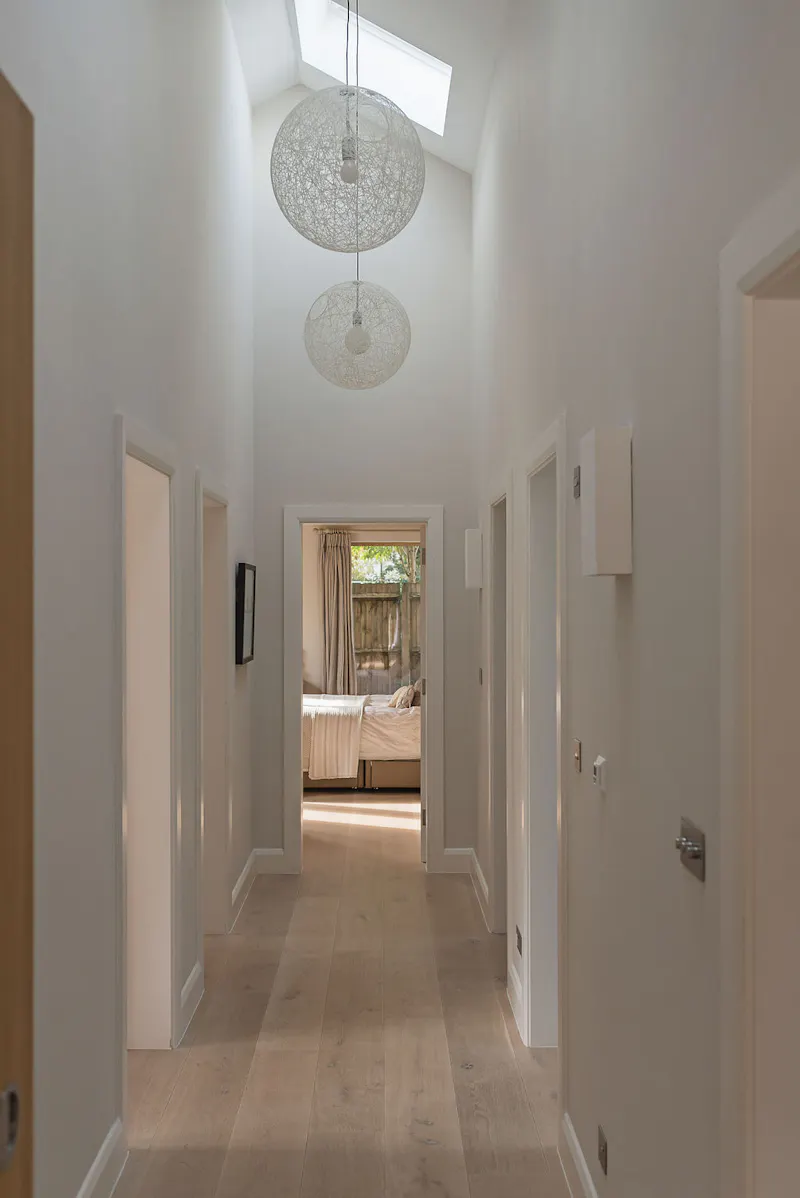 Corridor at Converted stables in Putney, D2696 (photo 22)