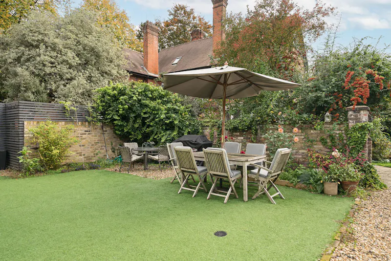 Converted stables in Putney, D2696 (photo 28)