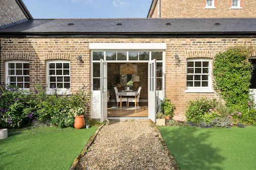 Converted stables in Putney, D2696