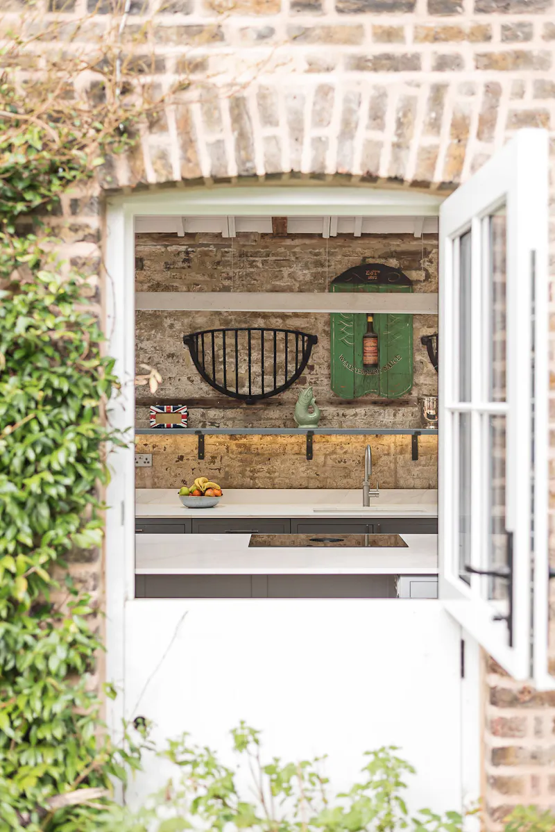 Converted stables in Putney, D2696 (photo 26)