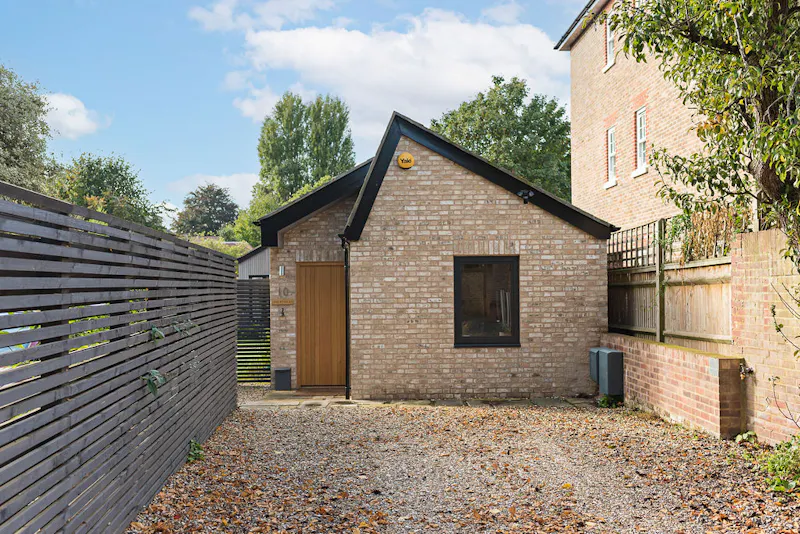 Converted stables in Putney, D2696 (photo 31)