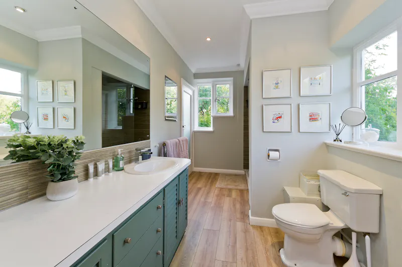 Bathroom at Surrey Hills country house, D2703 (photo 24)