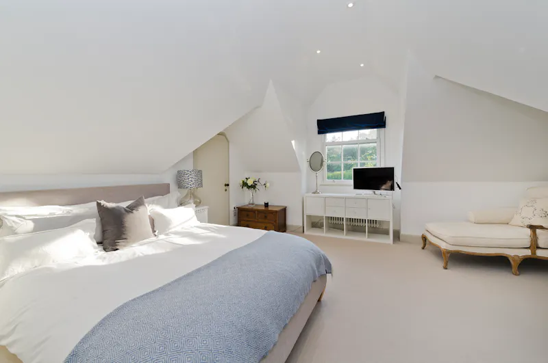 Bedroom at Surrey Hills country house, D2703 (photo 19)
