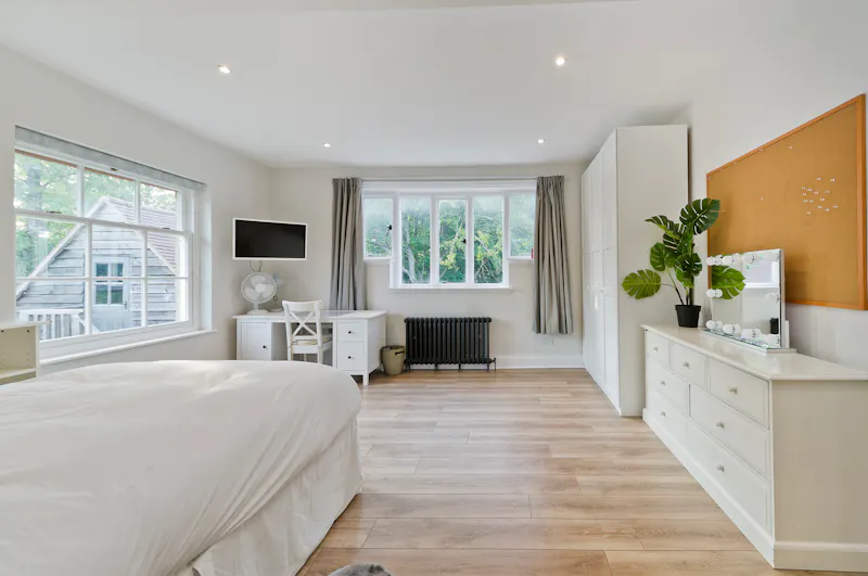Bedroom at Surrey Hills country house, D2703 (photo 21)