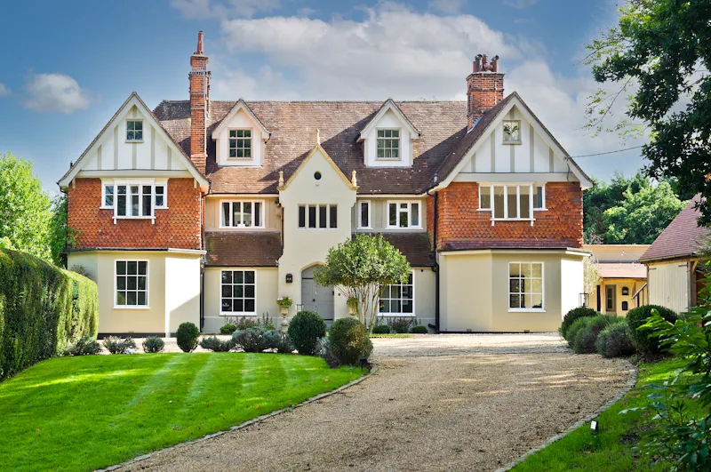 Driveway at Surrey Hills country house, D2703 (photo 1)
