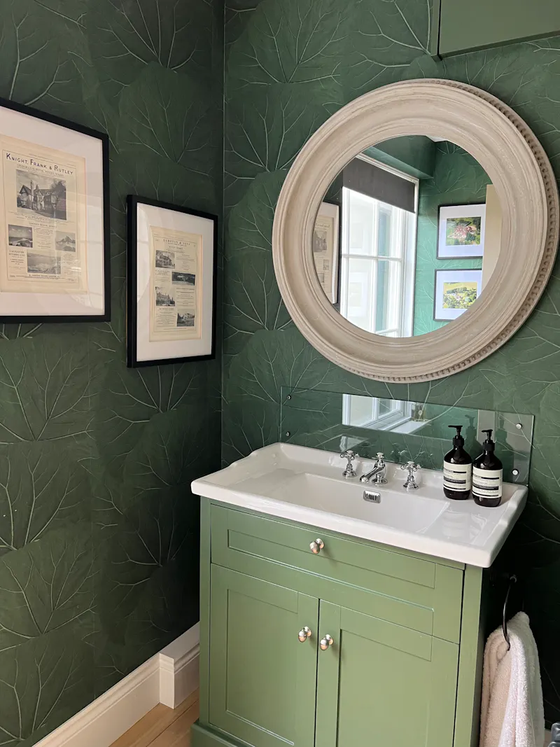 Bathroom at Surrey Hills country house, D2703 (photo 29)