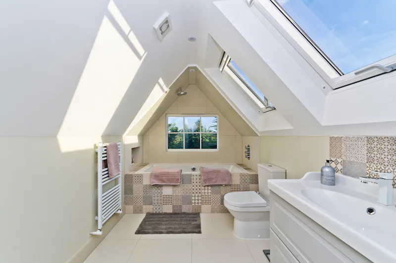 Bathroom at Surrey Hills country house, D2703 (photo 27)