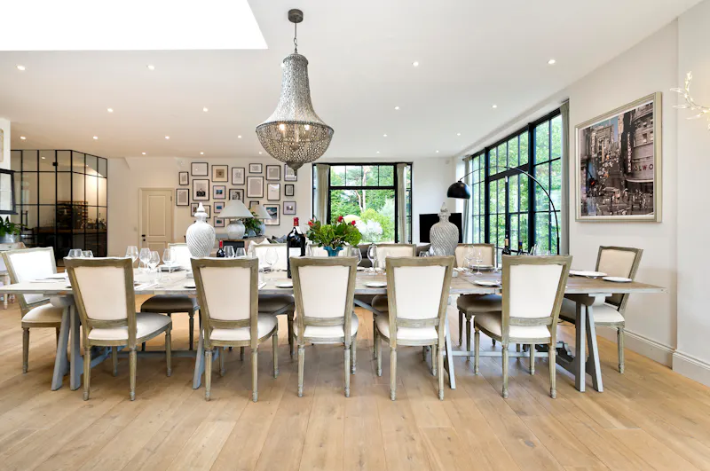 Dining room at Surrey Hills country house, D2703 (photo 10)