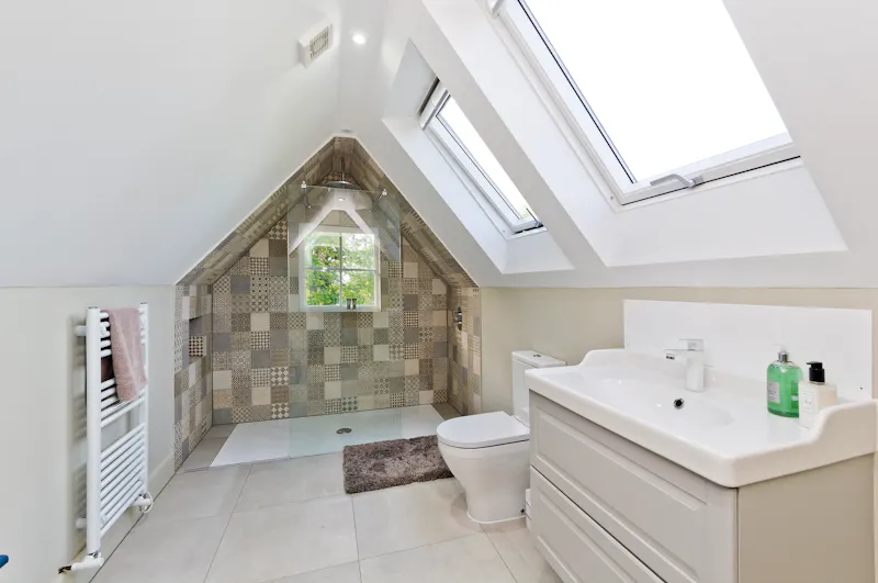 Bathroom at Surrey Hills country house, D2703 (photo 22)