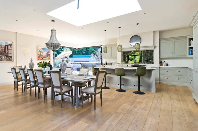 Open plan at Surrey Hills country house, D2703 (photo 2)