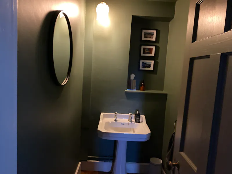 Bathroom at 1920s Farnham house, D2697 (photo 12)