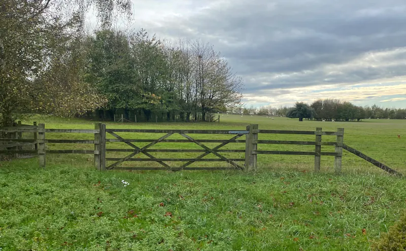 Countryside at Roke 18th century barn, L752 (photo 33)
