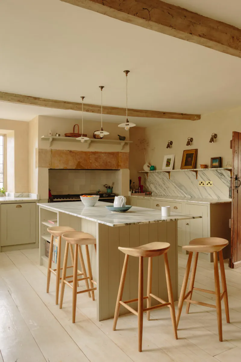 Kitchen at Langport manor house, H190 (photo 12)