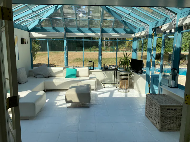 Conservatory at 1920s Farnham house, D2697 (photo 8)