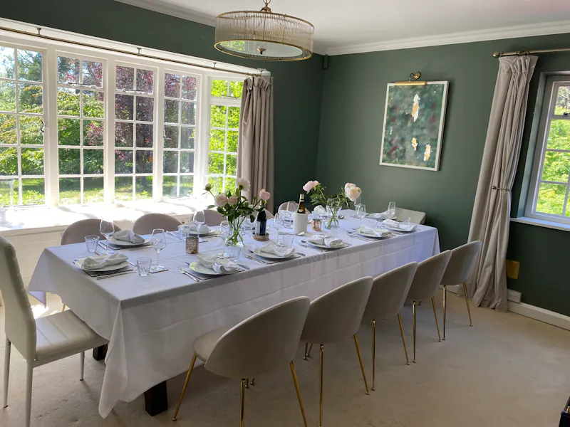 Dining room at 1920s Farnham house, D2697 (photo 4)