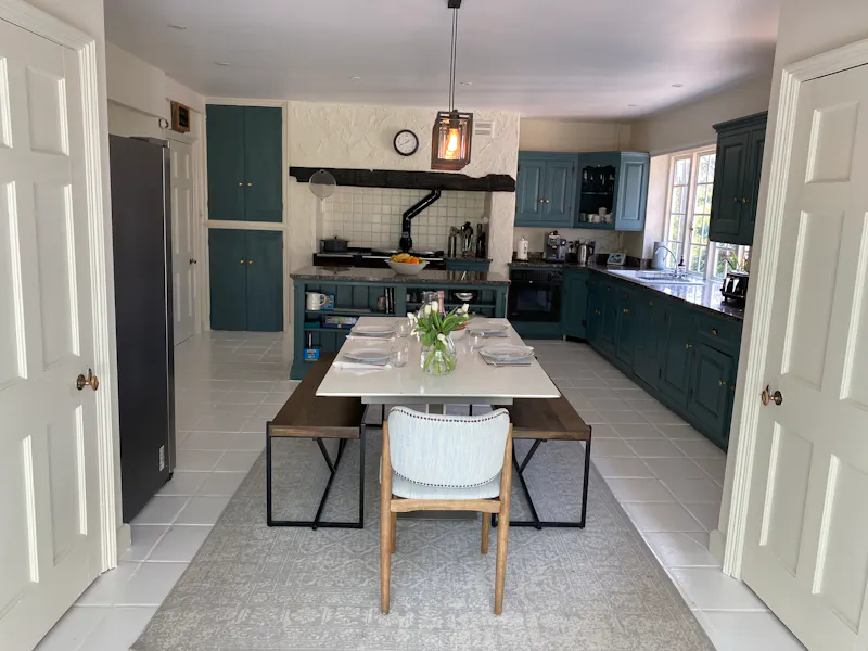 Kitchen at 1920s Farnham house, D2697 (photo 3)