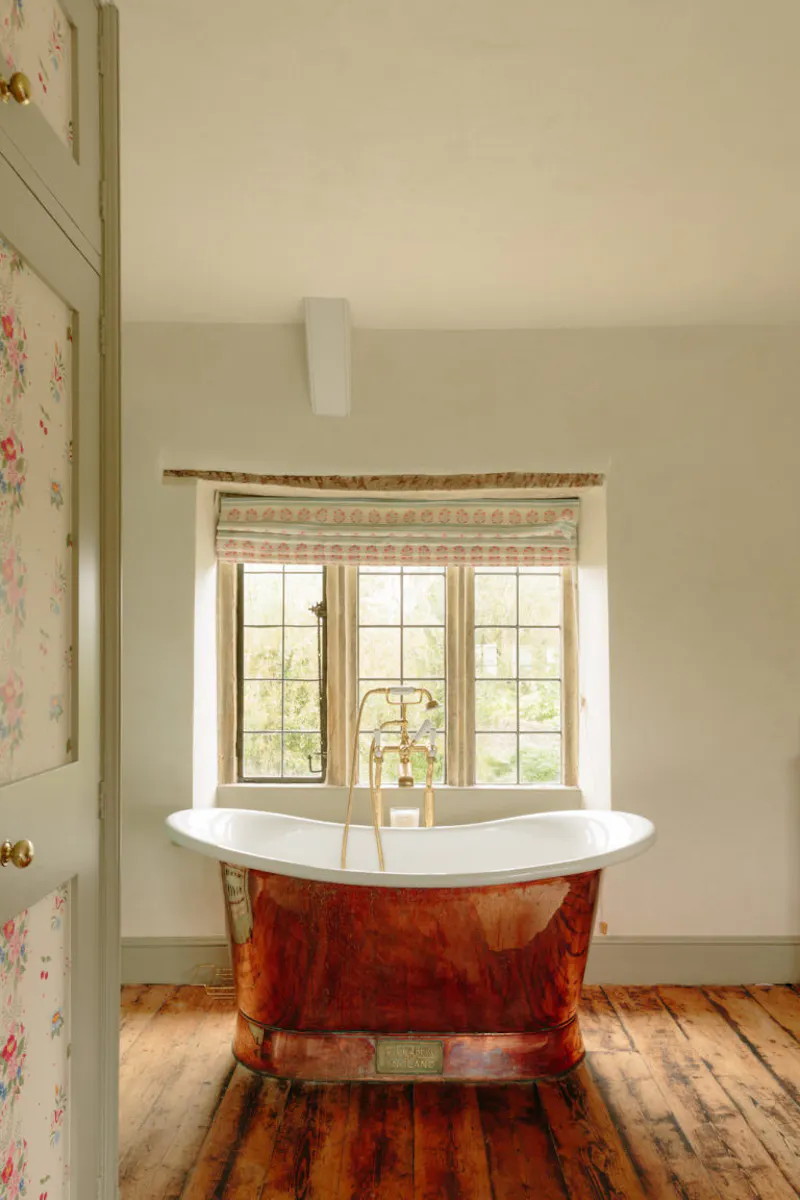 Bath at Langport manor house, H190 (photo 52)