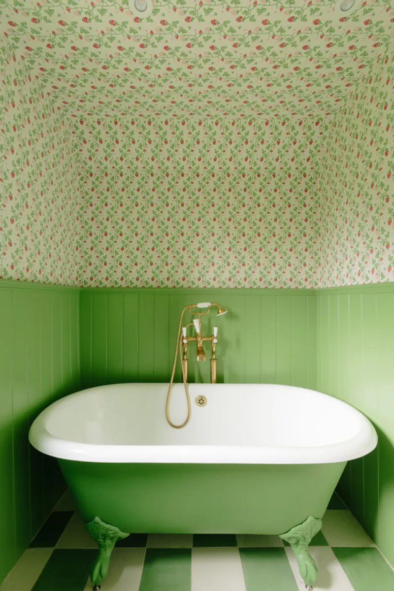 Bath - rolltop at Langport manor house, H190 (photo 46)