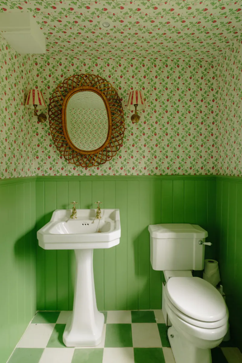 Bathroom at Langport manor house, H190 (photo 45)