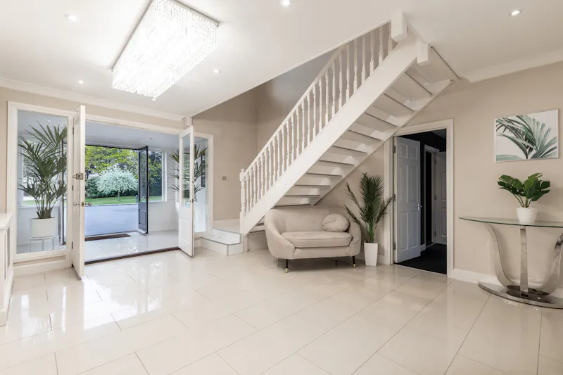 Potters Bar modern mansion, D2702 (photo 2)