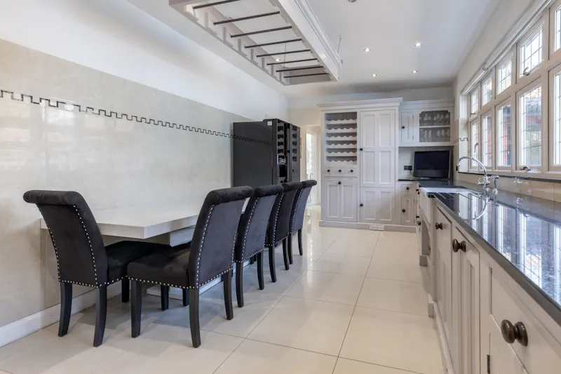 Potters Bar modern mansion, D2702 (photo 17)