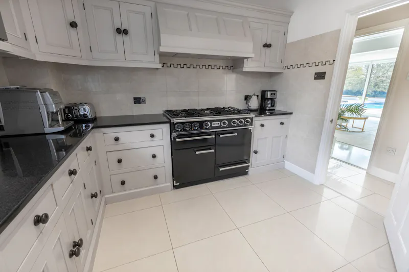 Potters Bar modern mansion, D2702 (photo 19)