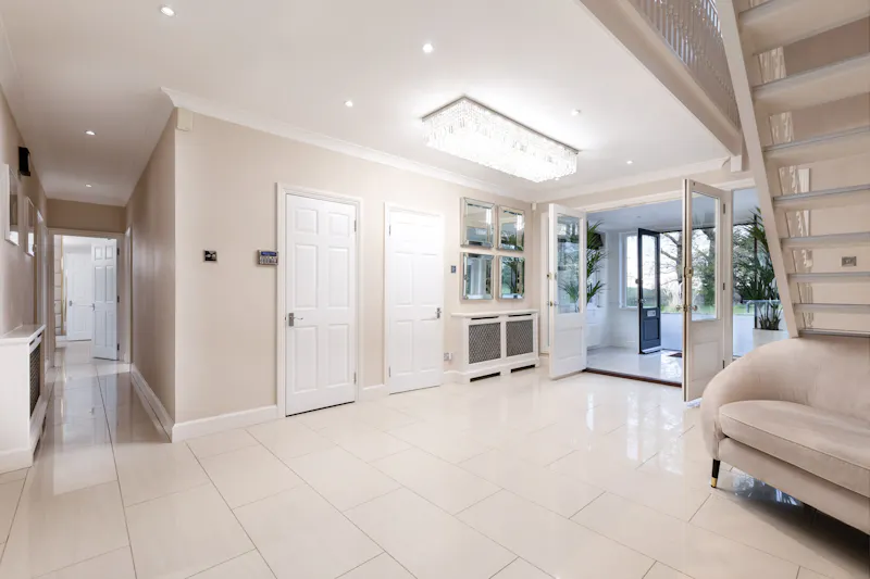 Potters Bar modern mansion, D2702 (photo 3)