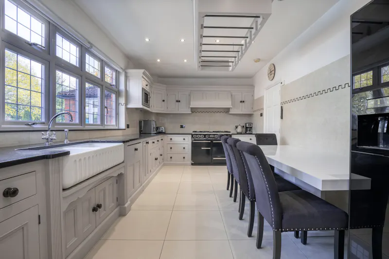 Dining room at Potters Bar modern mansion, D2702 (photo 18)