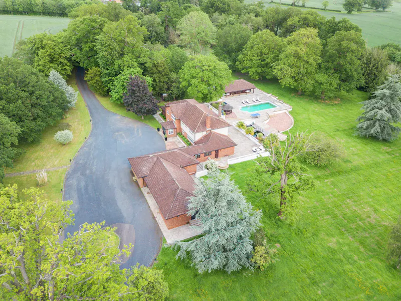 Potters Bar modern mansion, D2702 (photo 1)