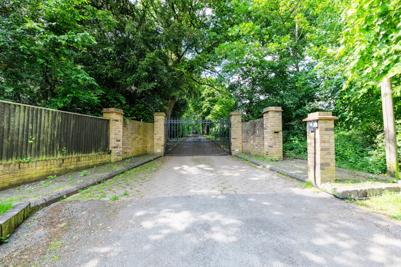 Potters Bar modern mansion, D2702 (photo 58)