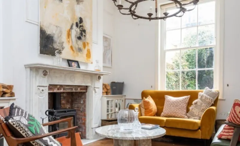 Sitting room at Farringdon Georgian house, A1600 (photo 9)
