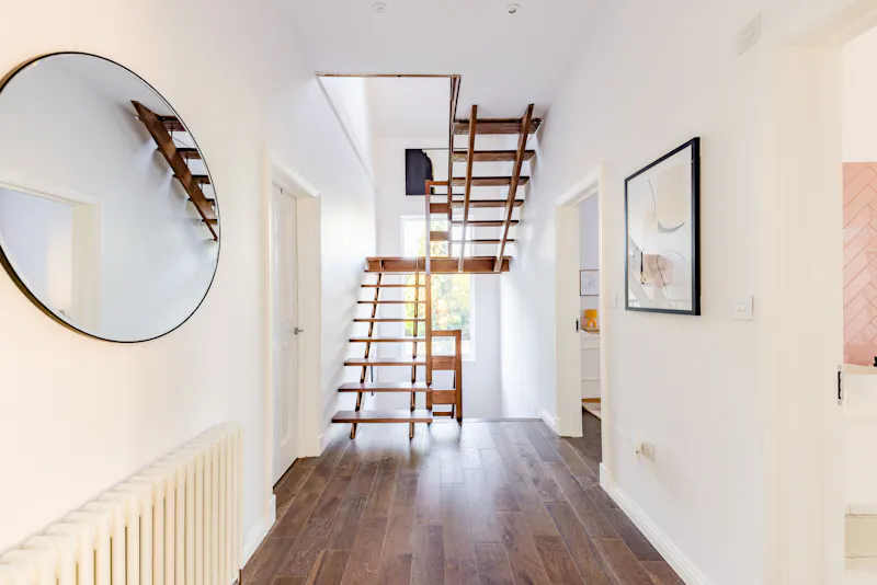 Staircase at Vacant Victorian in Sidcup, B1906 (photo 65)