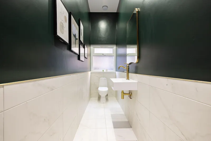 Bathroom at Vacant Victorian in Sidcup, B1906 (photo 37)