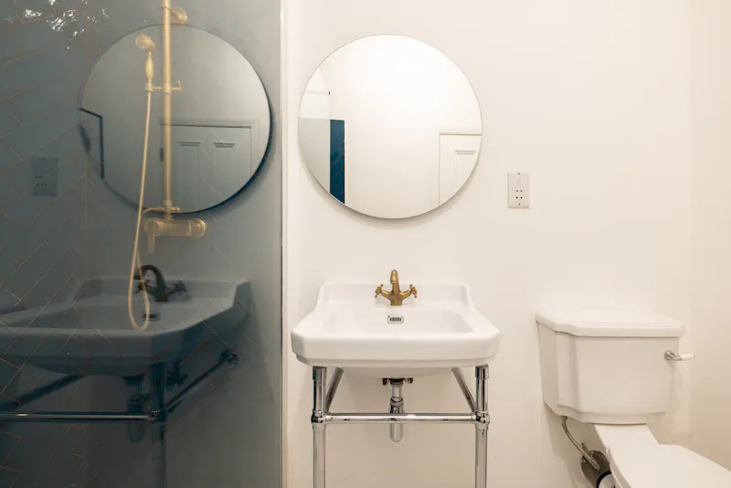 Bathroom at Vacant Victorian in Sidcup, B1906 (photo 64)