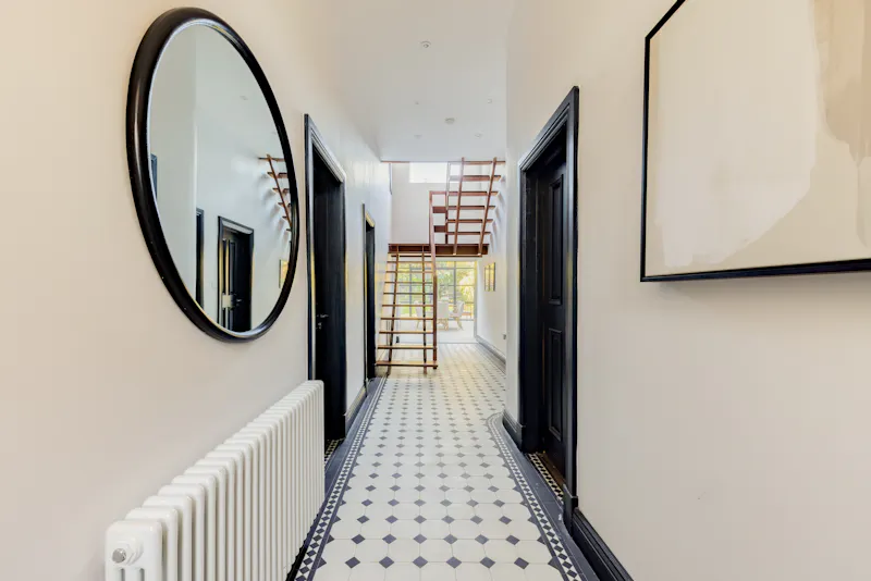 Entrance hall at Vacant Victorian in Sidcup, B1906 (photo 2)