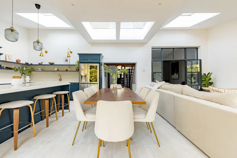 Dining room at Vacant Victorian in Sidcup, B1906 (photo 9)