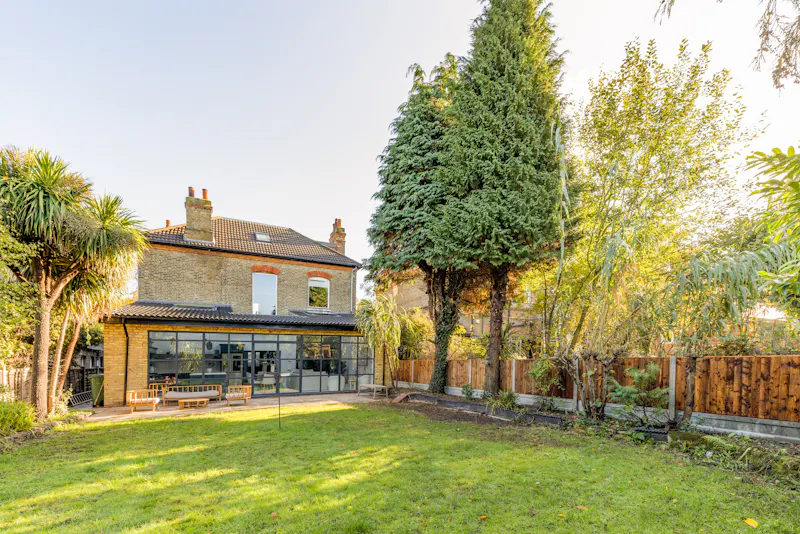 Garden at Vacant Victorian in Sidcup, B1906 (photo 77)