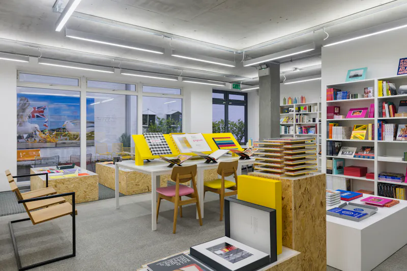 Gallery at Modern Cambridge Heath studio, N386 (photo 11)