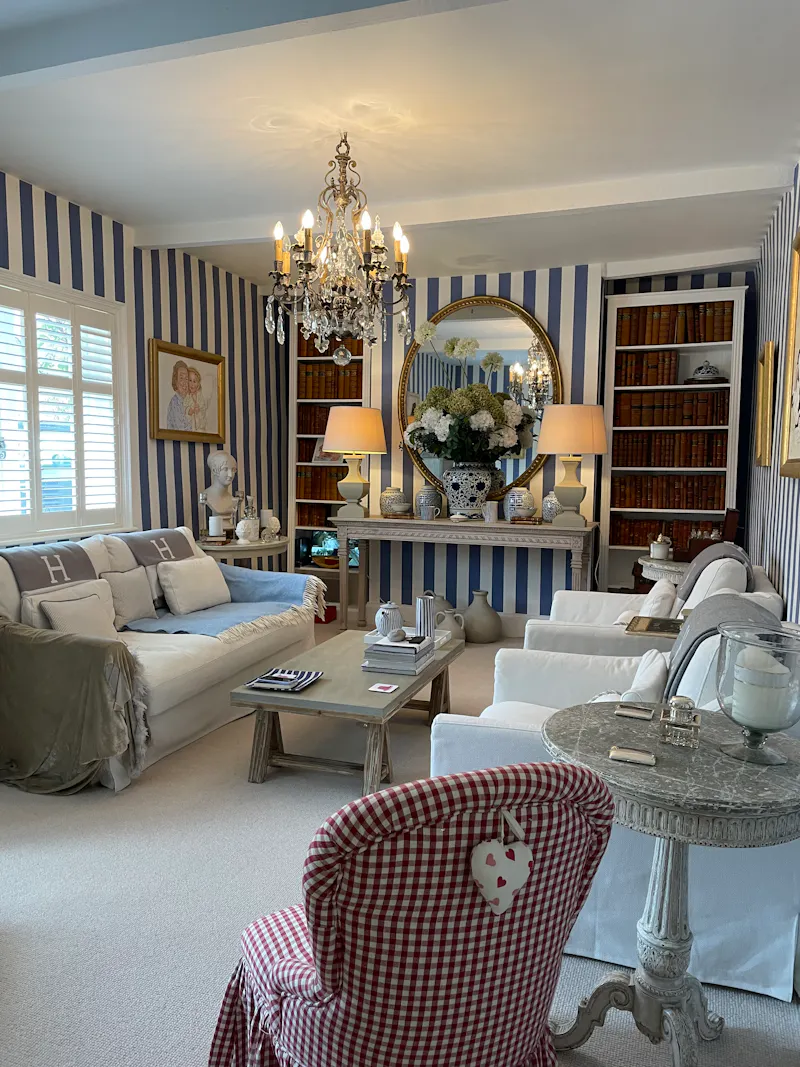 Wallpaper at Large Newbury home, A1601 (photo 5)