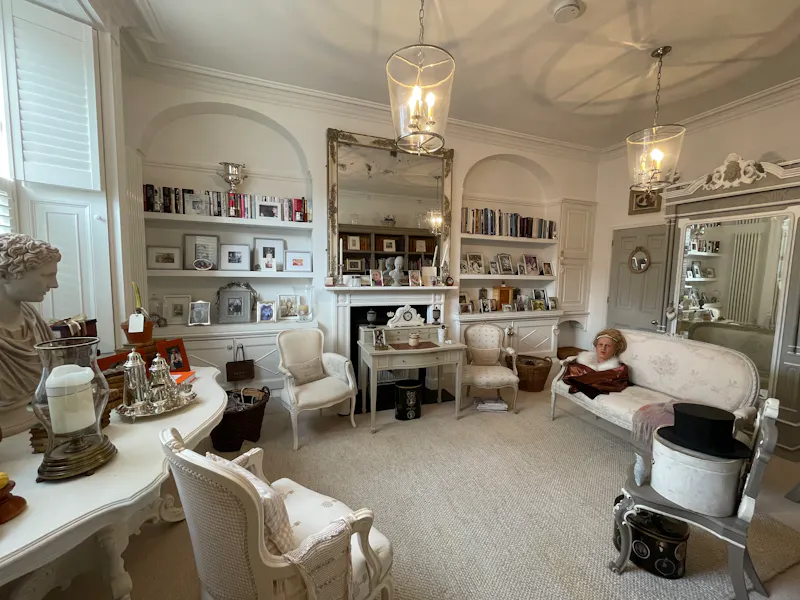Drawing room at Large Newbury home, A1601 (photo 11)