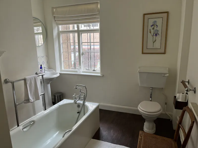 Bathroom at Womborne country house, B2011 (photo 14)
