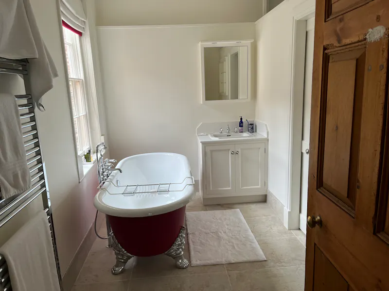 Bathroom at Womborne country house, B2011 (photo 12)
