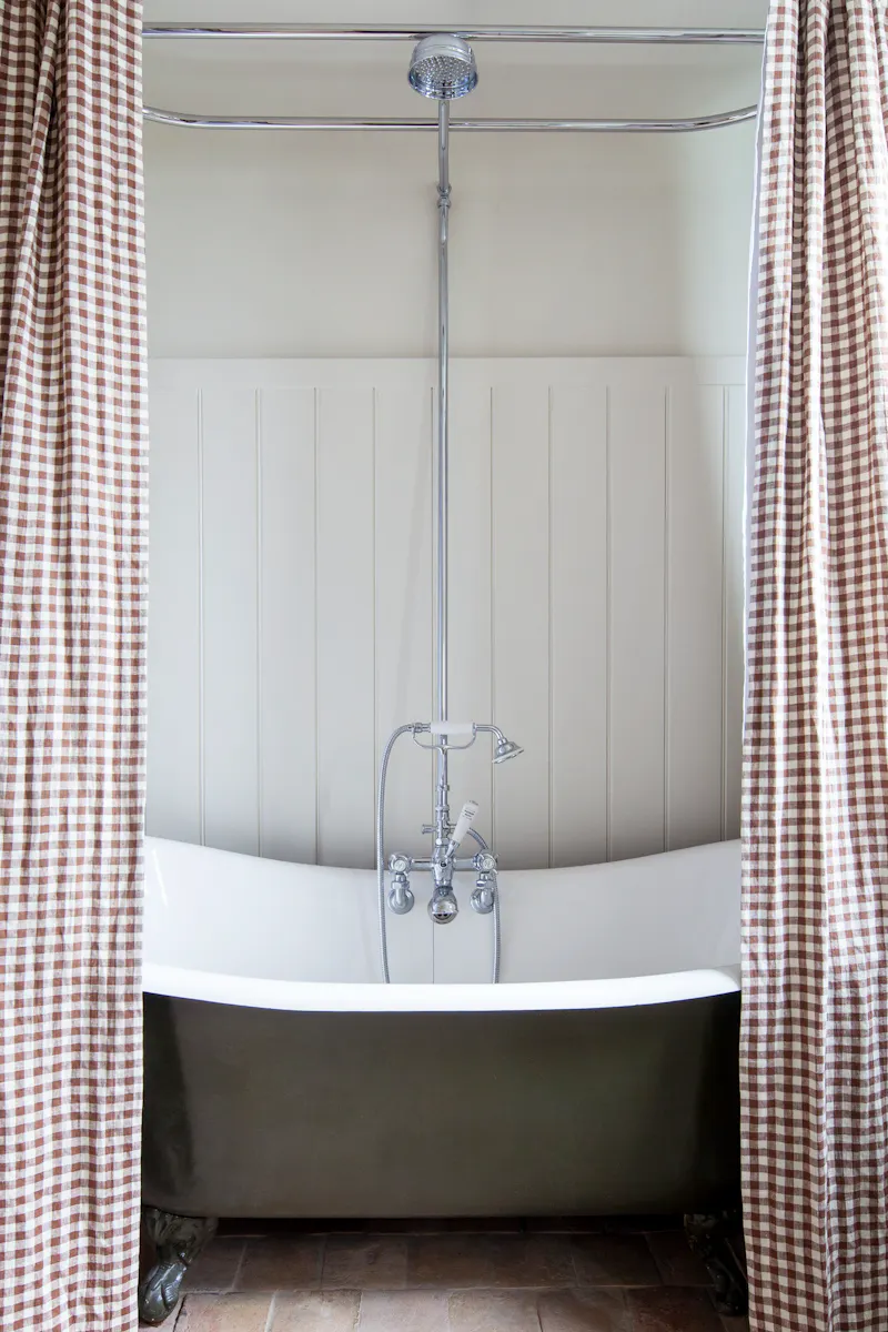 Bathroom at Stylish Rye house, B2012 (photo 15)