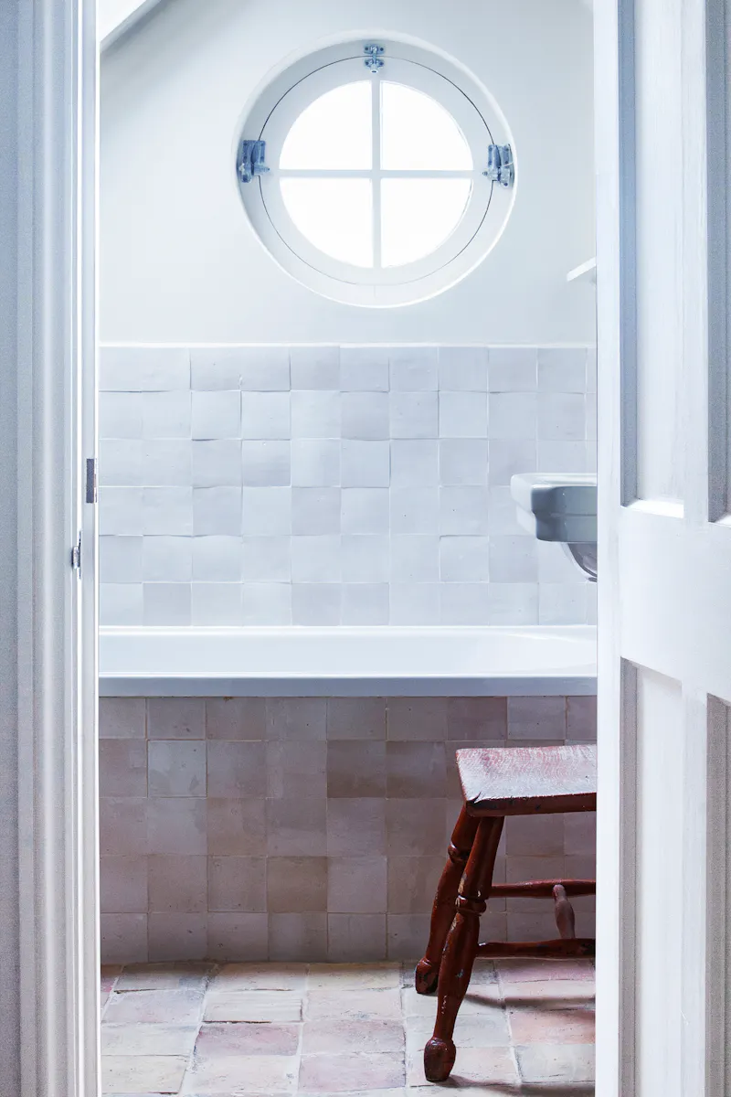 Bathroom at Stylish Rye house, B2012 (photo 19)