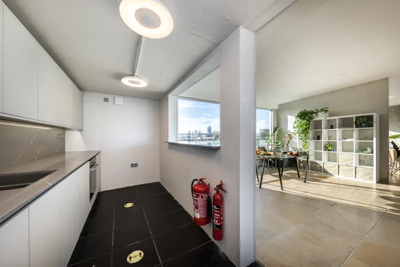 Kitchen at Spacious Southwark penthouse, N522 (photo 23)