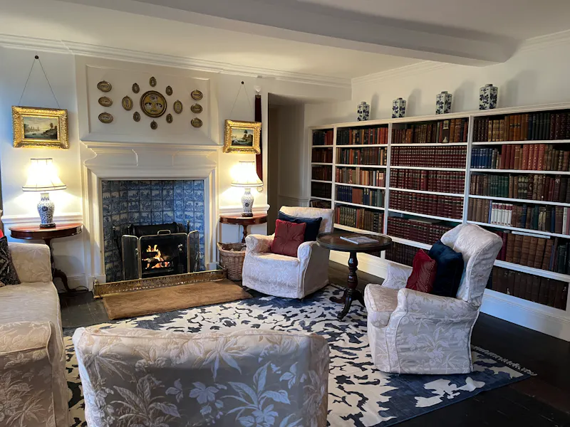 Library at Womborne country house, B2011 (photo 4)