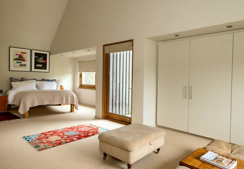 Bedroom at Billingshurst wooden farmhouse, D1691 (photo 23)