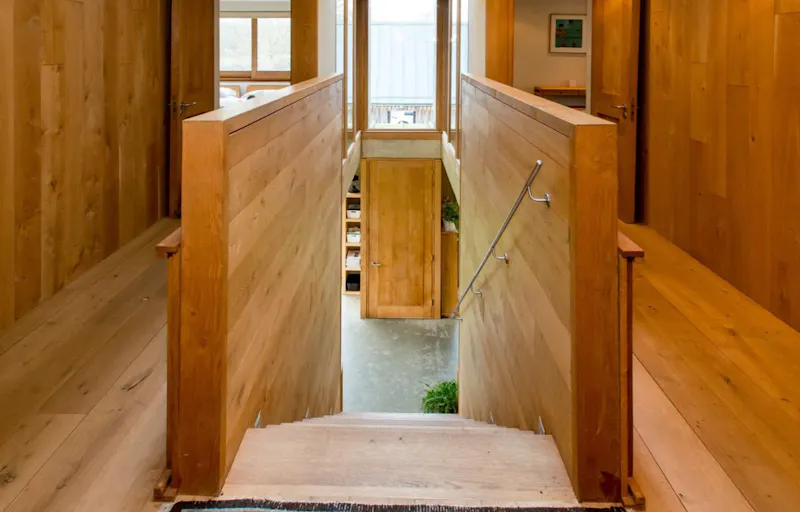 Staircase at Billingshurst wooden farmhouse, D1691 (photo 13)